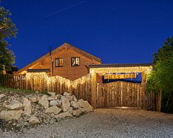 Коттедж с 4 комнатами с балконом и с красивым видом из окна, HILLS1200. Резиденция. Глэмпинг.Бани., Медовеевка