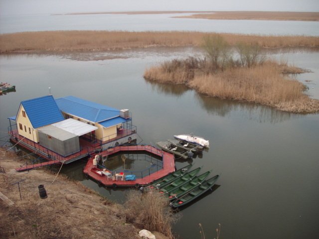 Плавбаза Брандвахта, Астраханская область, Икрянинский район село Вышка