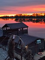Дом на воде, Загородный клуб Атмосфера, Володарский район