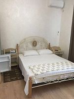 Двухместный номер Standard с балконом и с красивым видом из окна двуспальная кровать, Гостевой Дом Мзия, Сухум