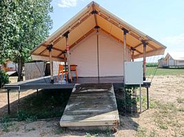 Остров Стандарт, Глэмпинг КаспияДОМ, Кировский