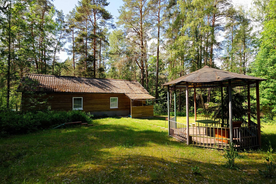 Дом 10 (Левая половина), База отдыха Аннушка, Лужский район
